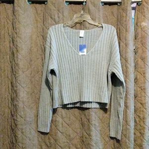 Abound Cropped ribbed knit sweater plunge neck, size medium, light gray color